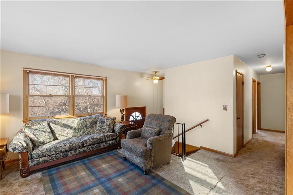1227 Dickinson Road — photo 8