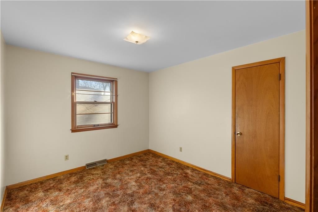 1227 Dickinson Road — photo 13