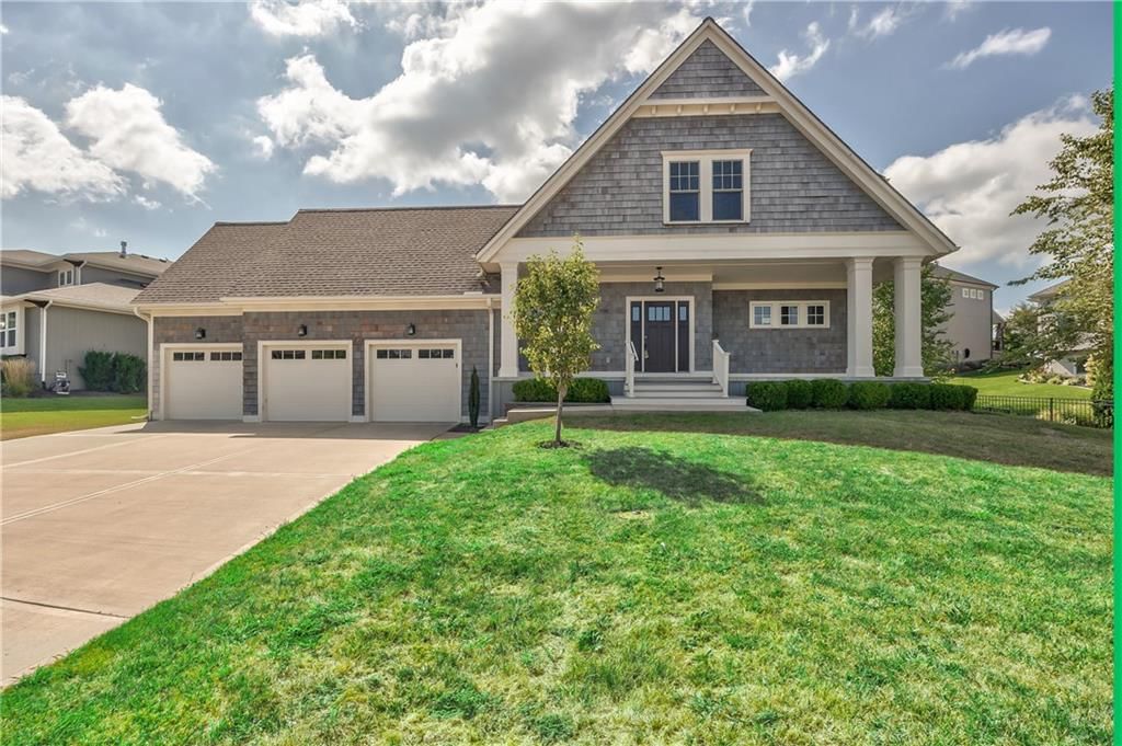 9742 Shady Bend Circle, Lenexa, KS