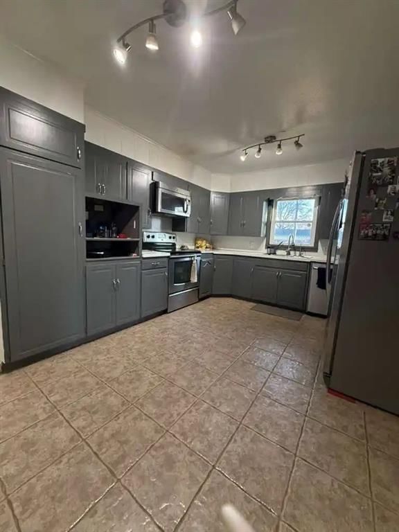 625 W Oak Street — photo 14
