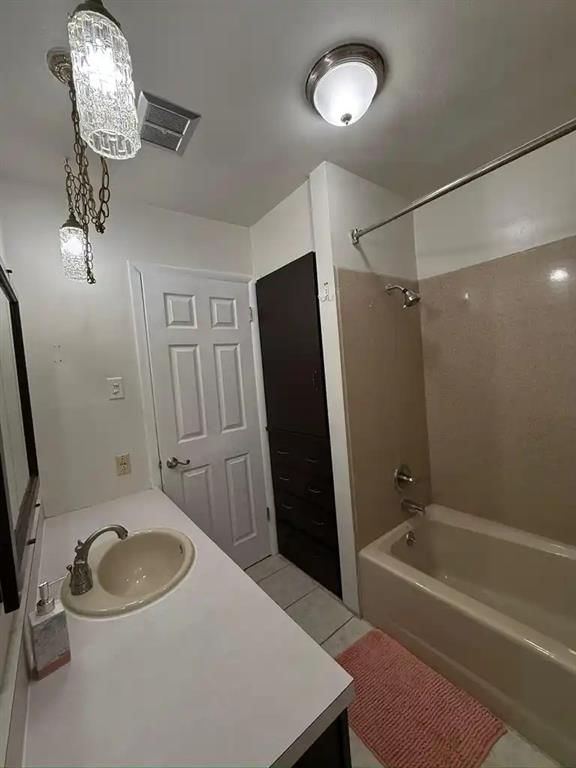625 W Oak Street — photo 27