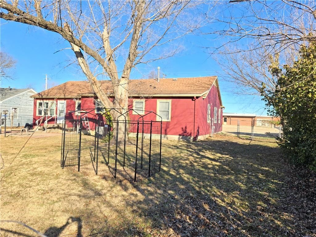 625 W Oak Street — photo 38