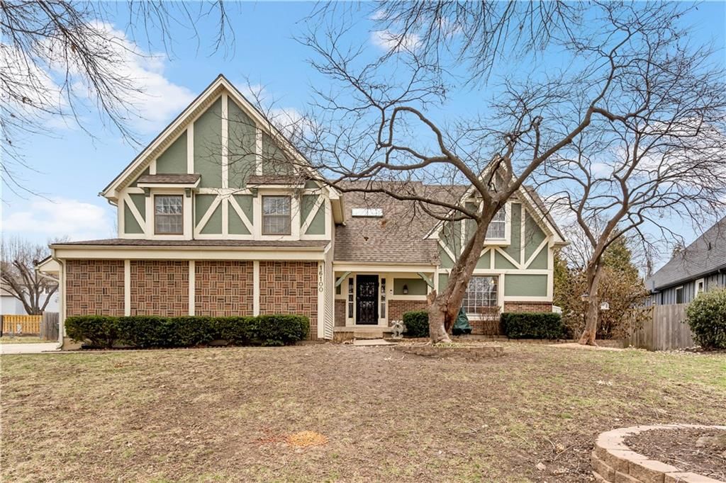 16100 W Chalet Drive, Olathe, KS