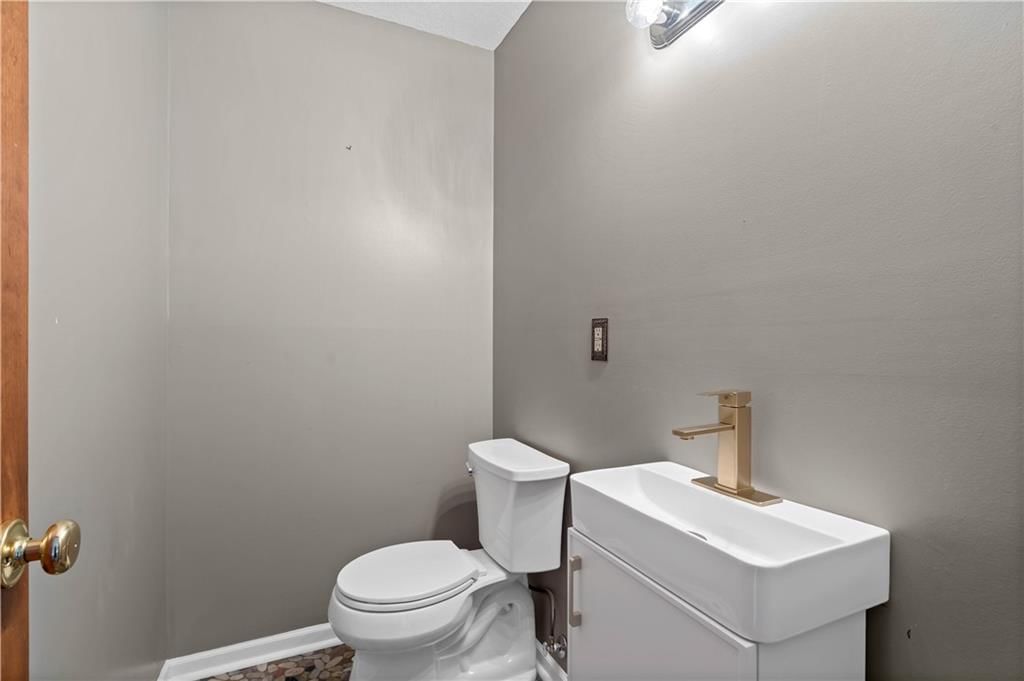 16100 W Chalet Drive — photo 8