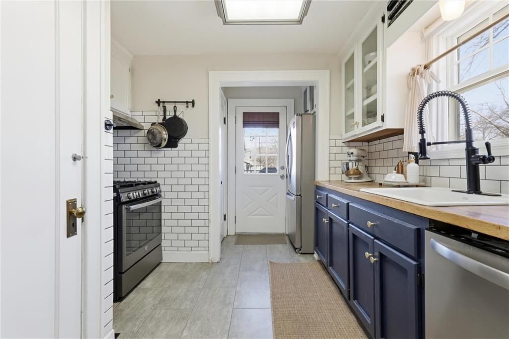 646 E 61st Terrace — photo 14