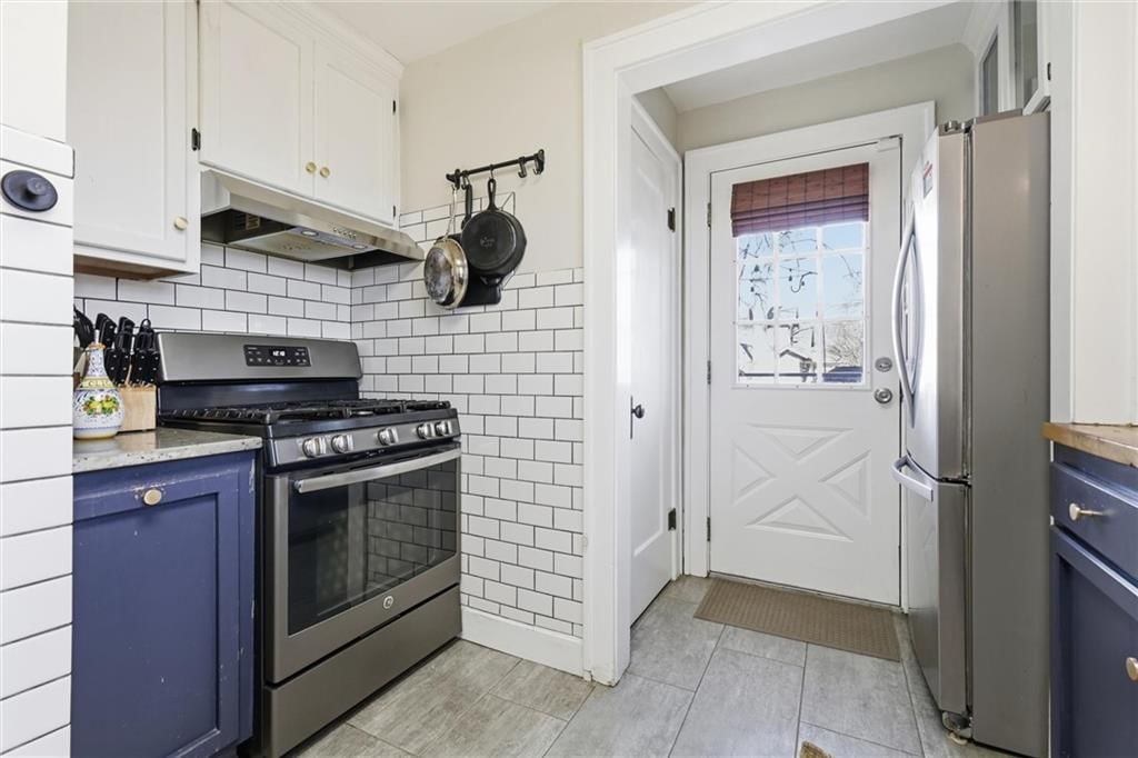 646 E 61st Terrace — photo 15