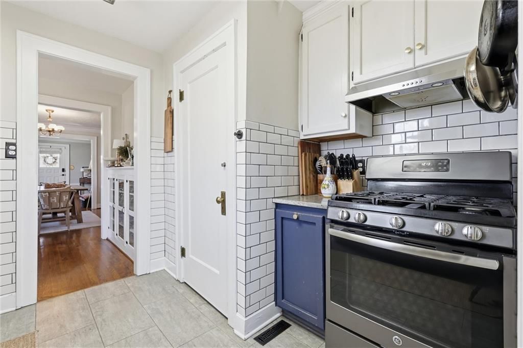 646 E 61st Terrace — photo 16