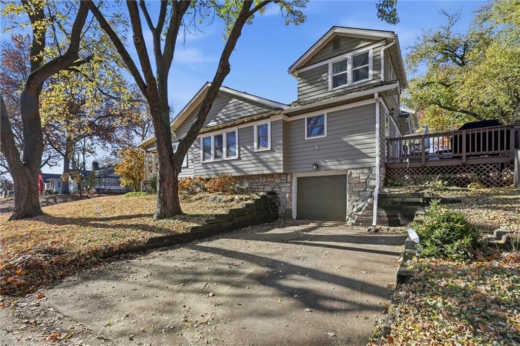 646 E 61st Terrace — photo 32