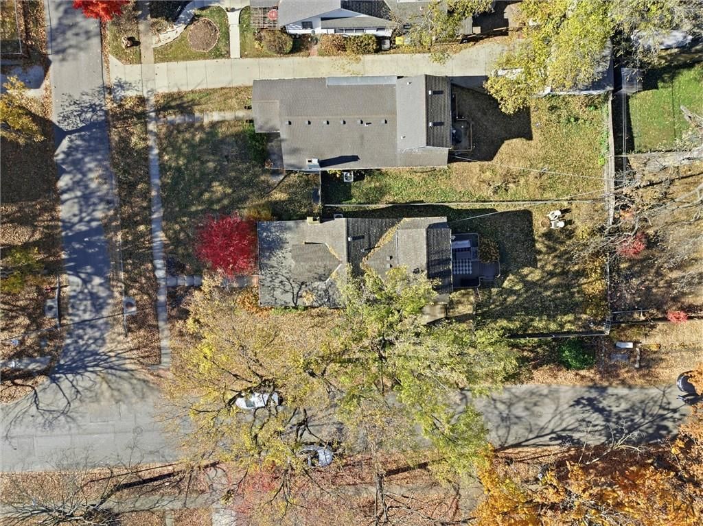 646 E 61st Terrace — photo 33