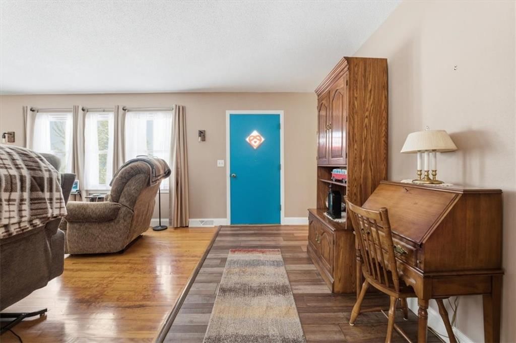 205 W Olive Street — photo 4