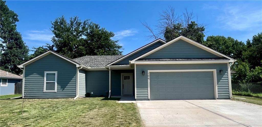 106 E Walker Drive, Harrisonville, MO