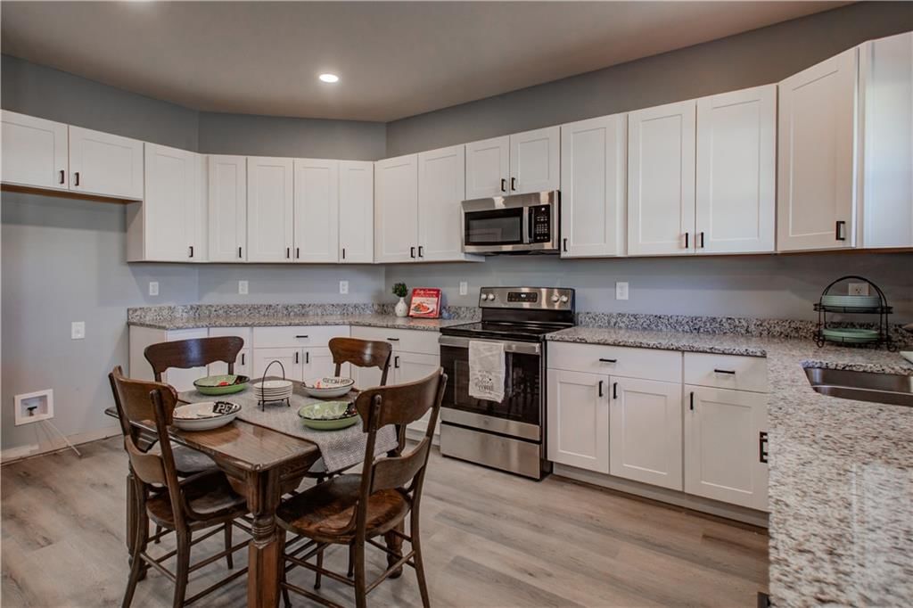 106 E Walker Drive — photo 4