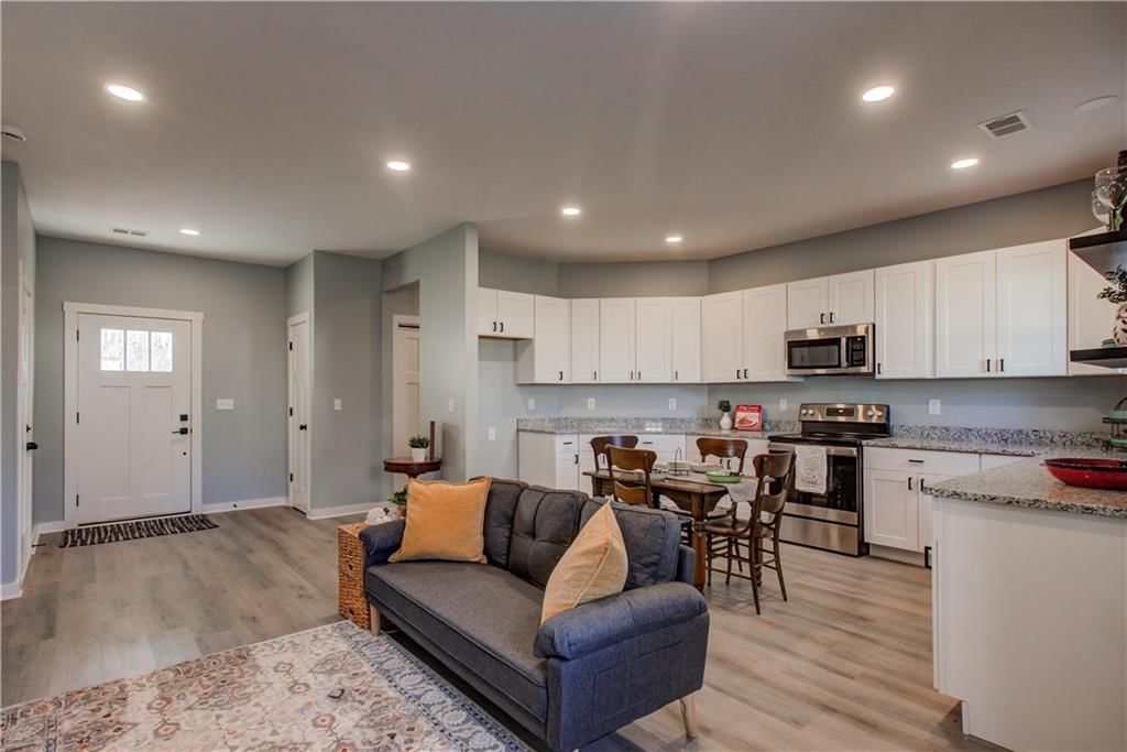 106 E Walker Drive — photo 8