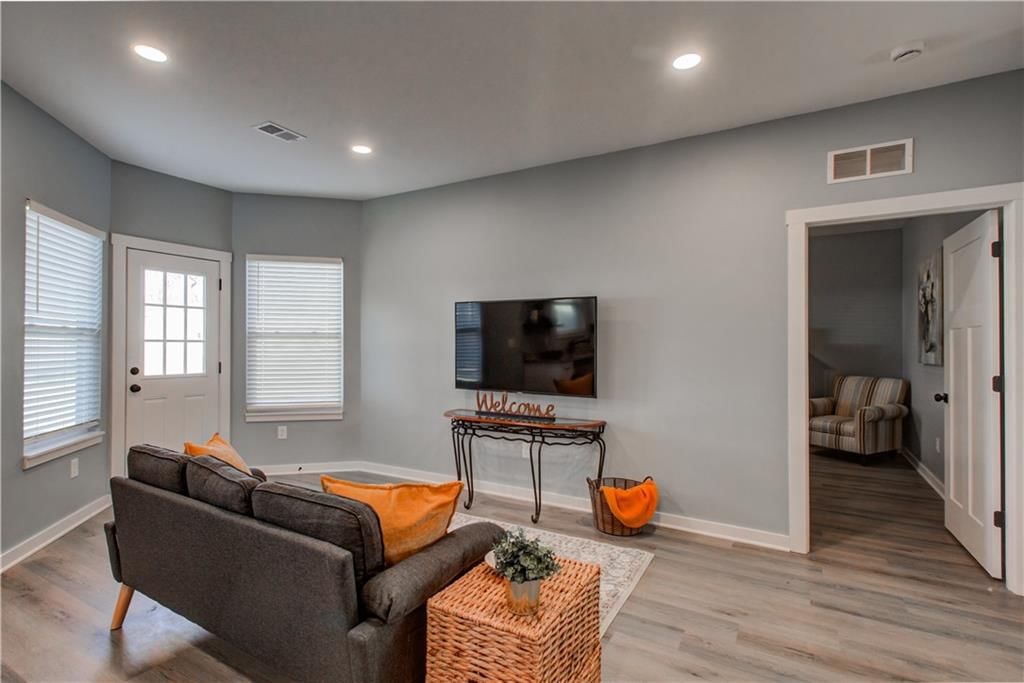 106 E Walker Drive — photo 10