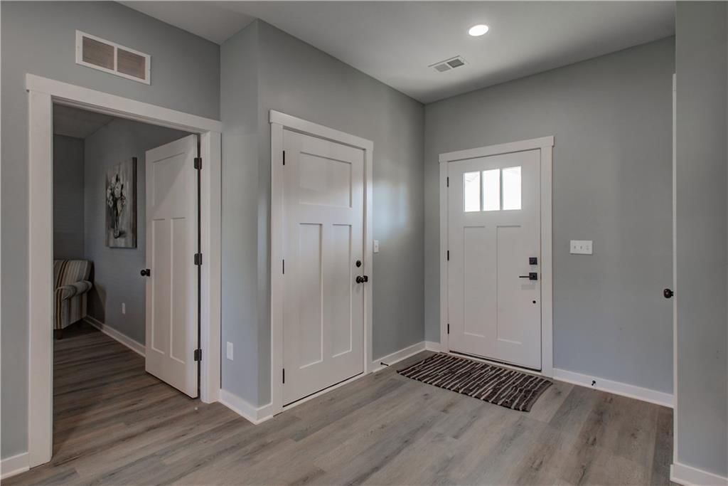 106 E Walker Drive — photo 11