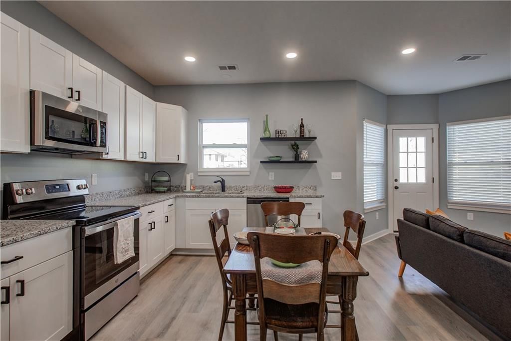 106 E Walker Drive — photo 13