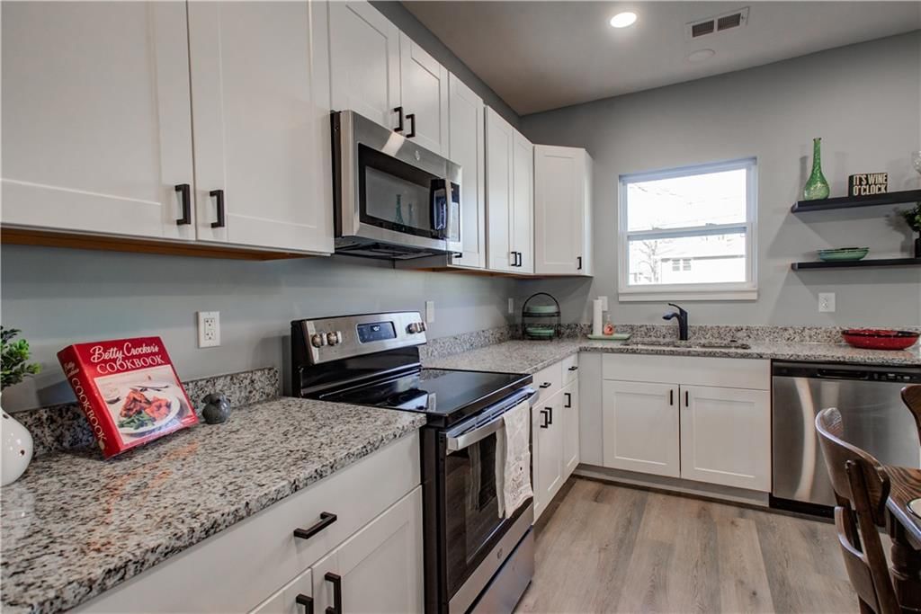 106 E Walker Drive — photo 14