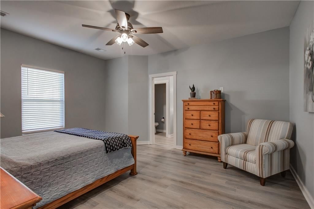 106 E Walker Drive — photo 15