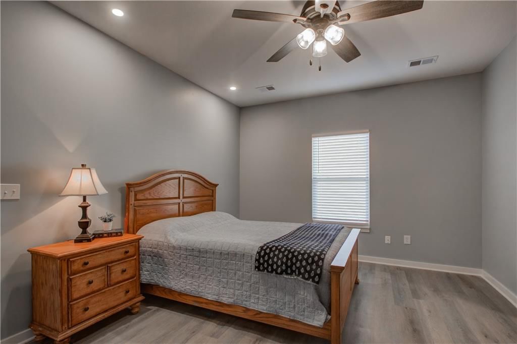 106 E Walker Drive — photo 16