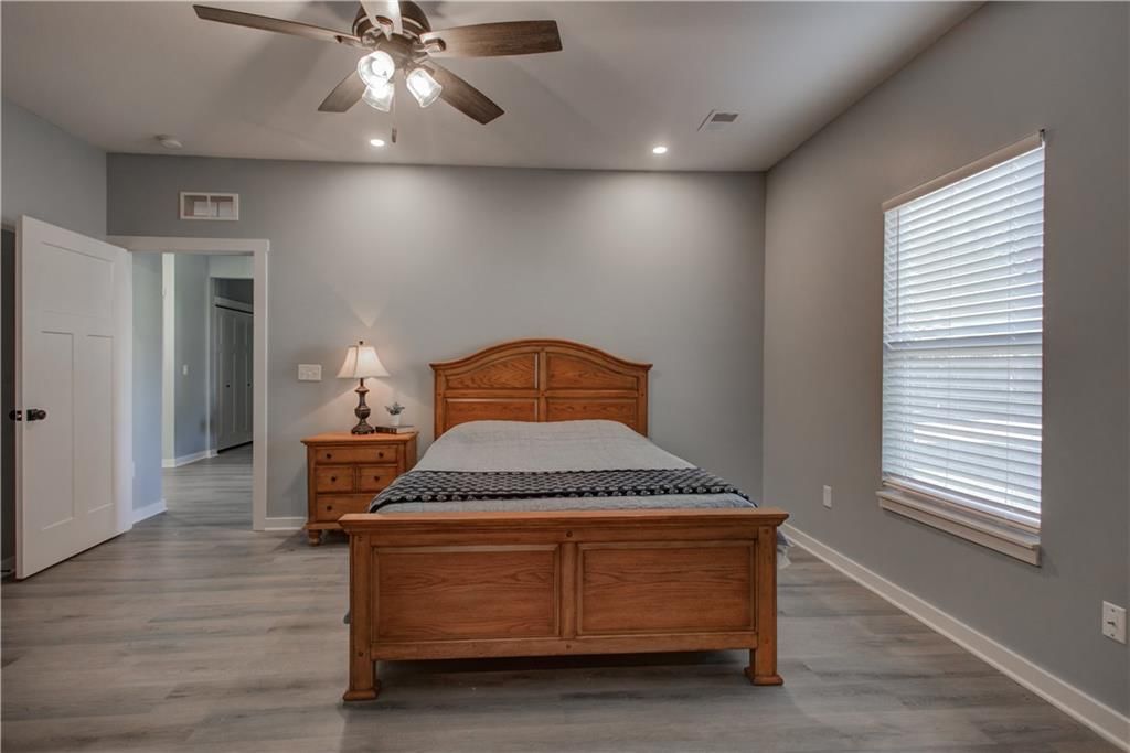 106 E Walker Drive — photo 18