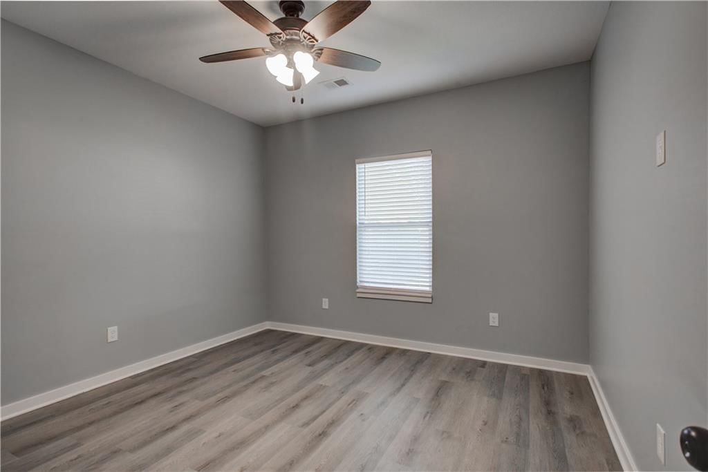 106 E Walker Drive — photo 21