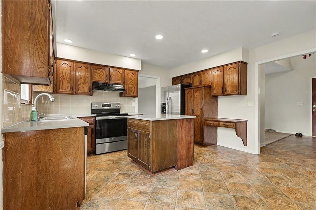 1908 S Lindenwood Drive — photo 16