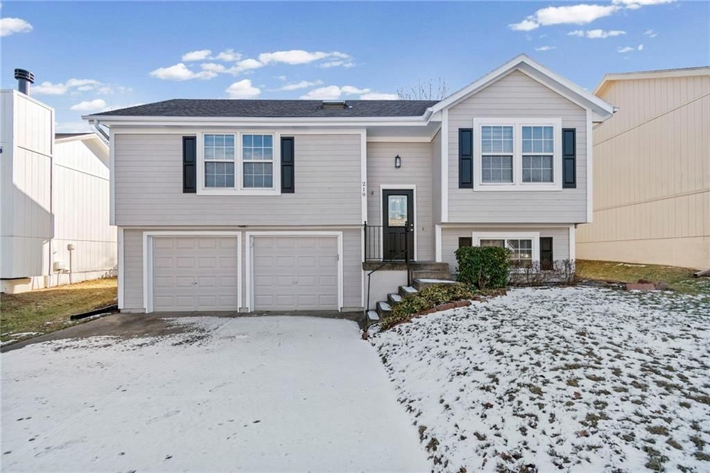 219 NW 113th Street, Kansas City, MO