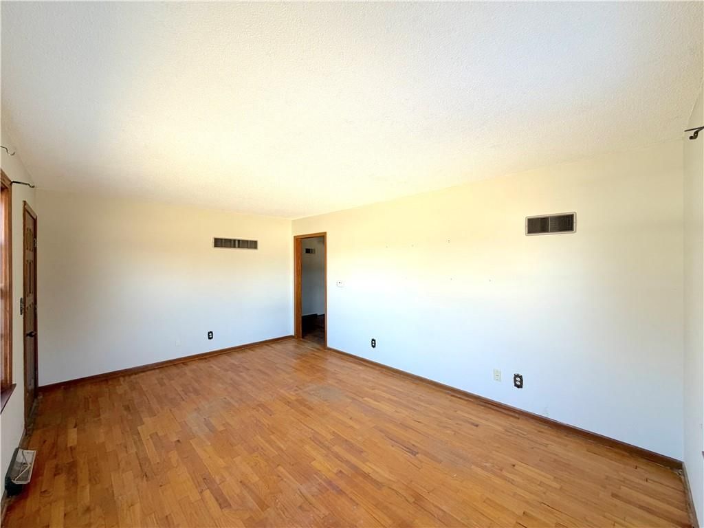 1412 Ridgeway Drive — photo 4