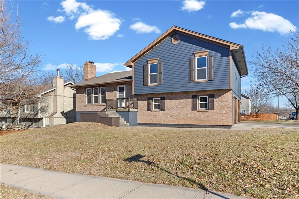 8615 N Wayland Avenue — photo 2