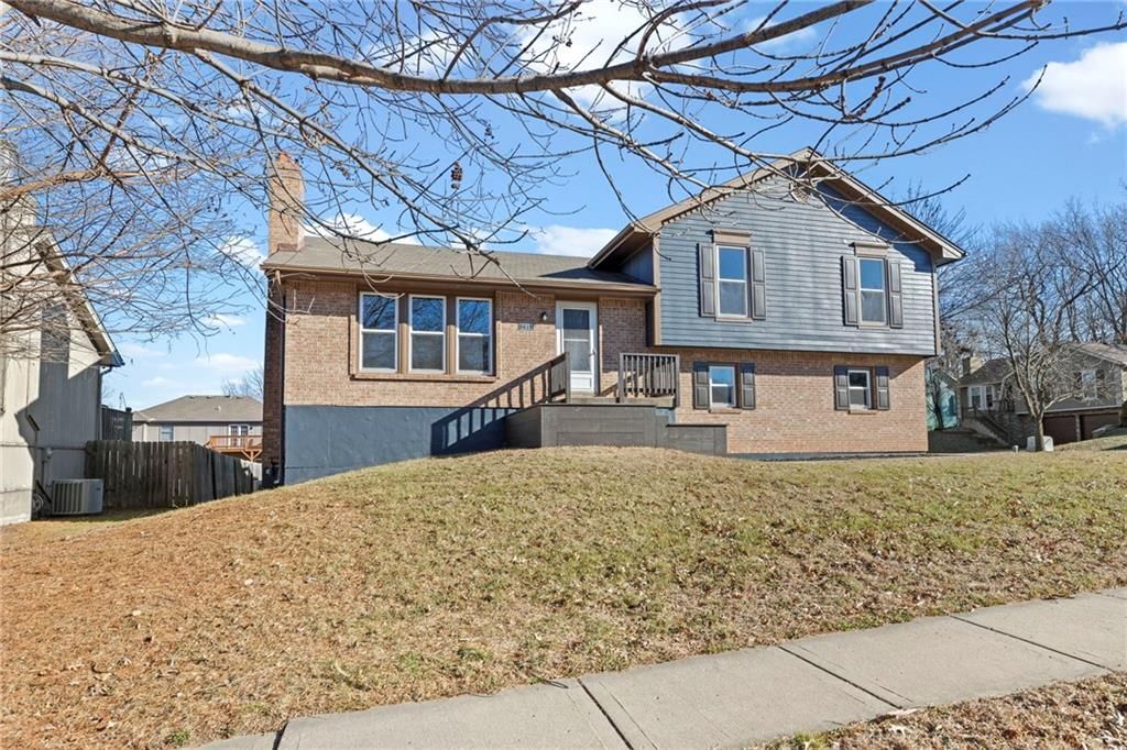 8615 N Wayland Avenue — photo 3