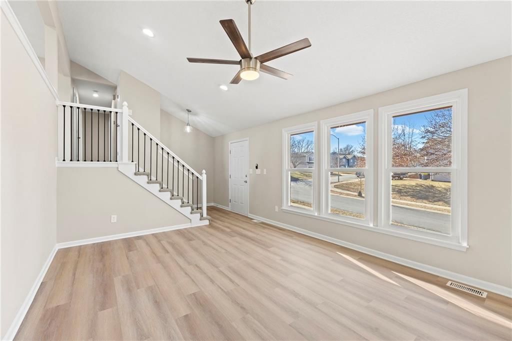 8615 N Wayland Avenue — photo 4