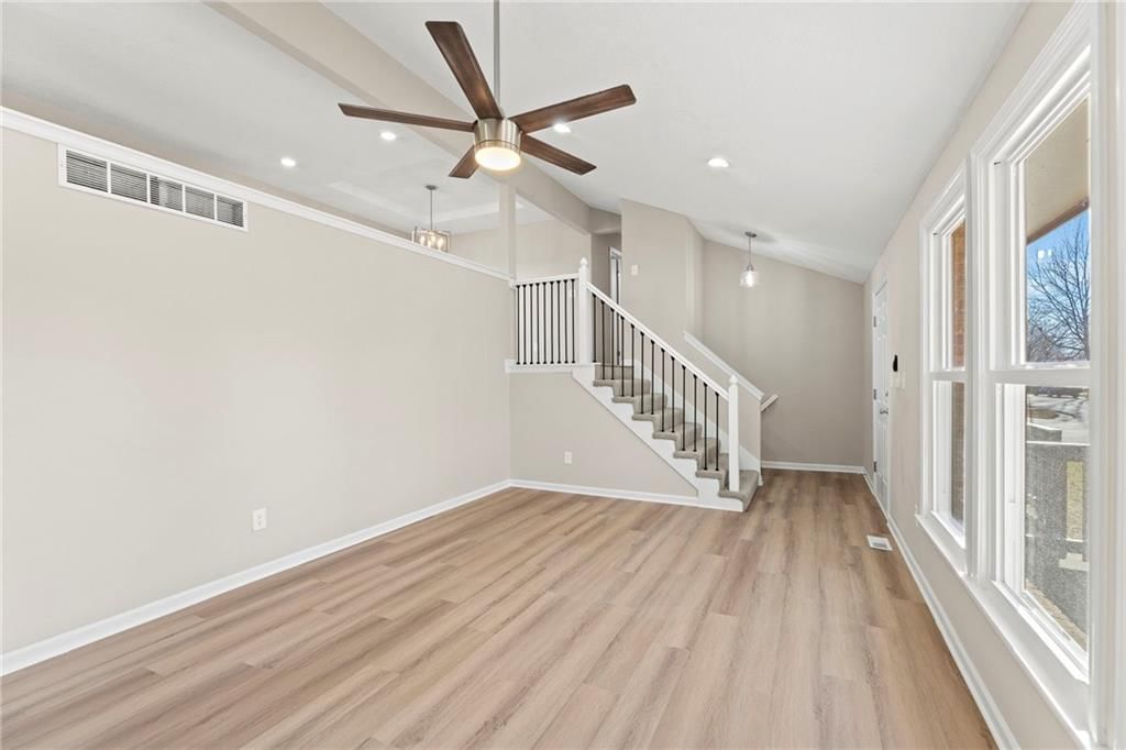 8615 N Wayland Avenue — photo 7