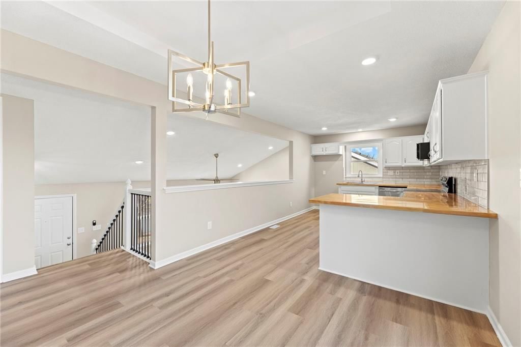 8615 N Wayland Avenue — photo 9