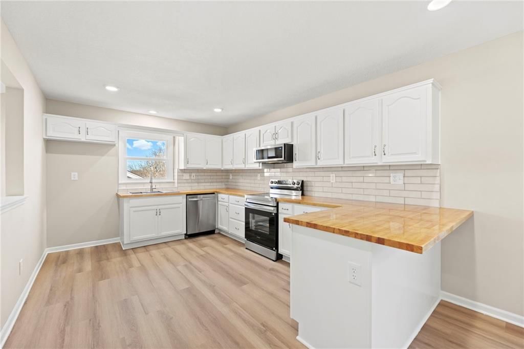 8615 N Wayland Avenue — photo 10