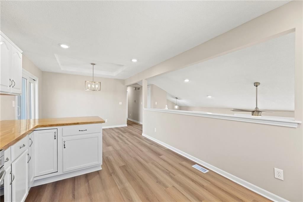 8615 N Wayland Avenue — photo 12