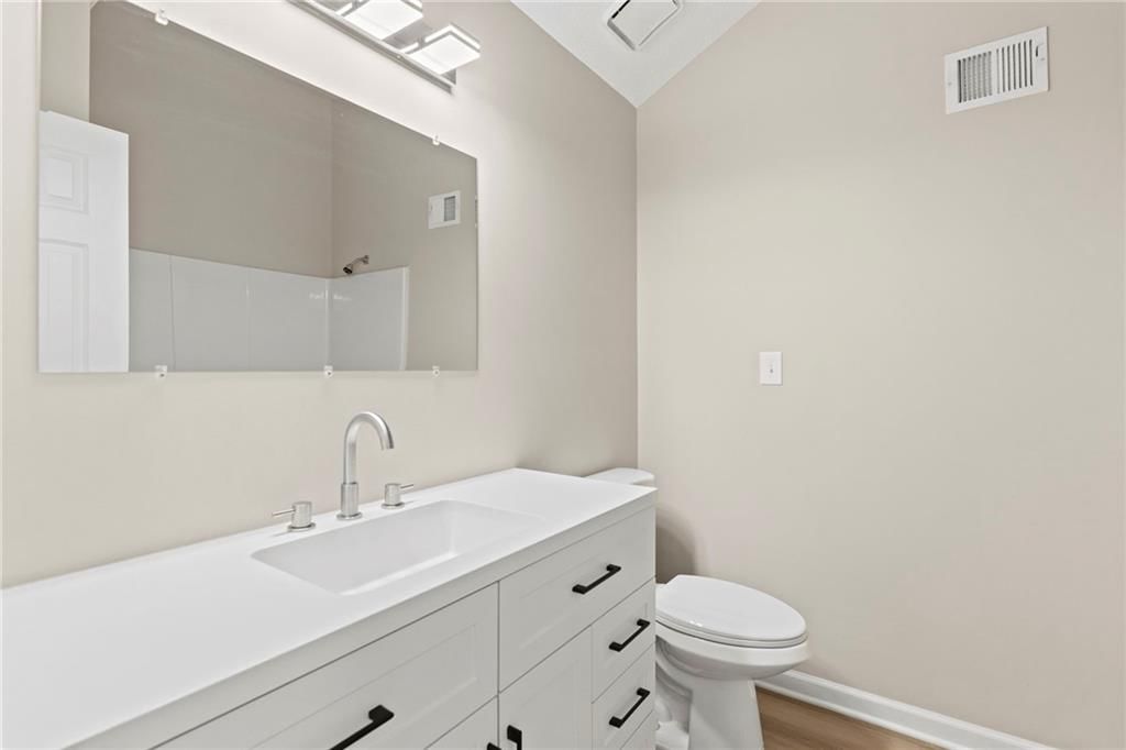 8615 N Wayland Avenue — photo 21