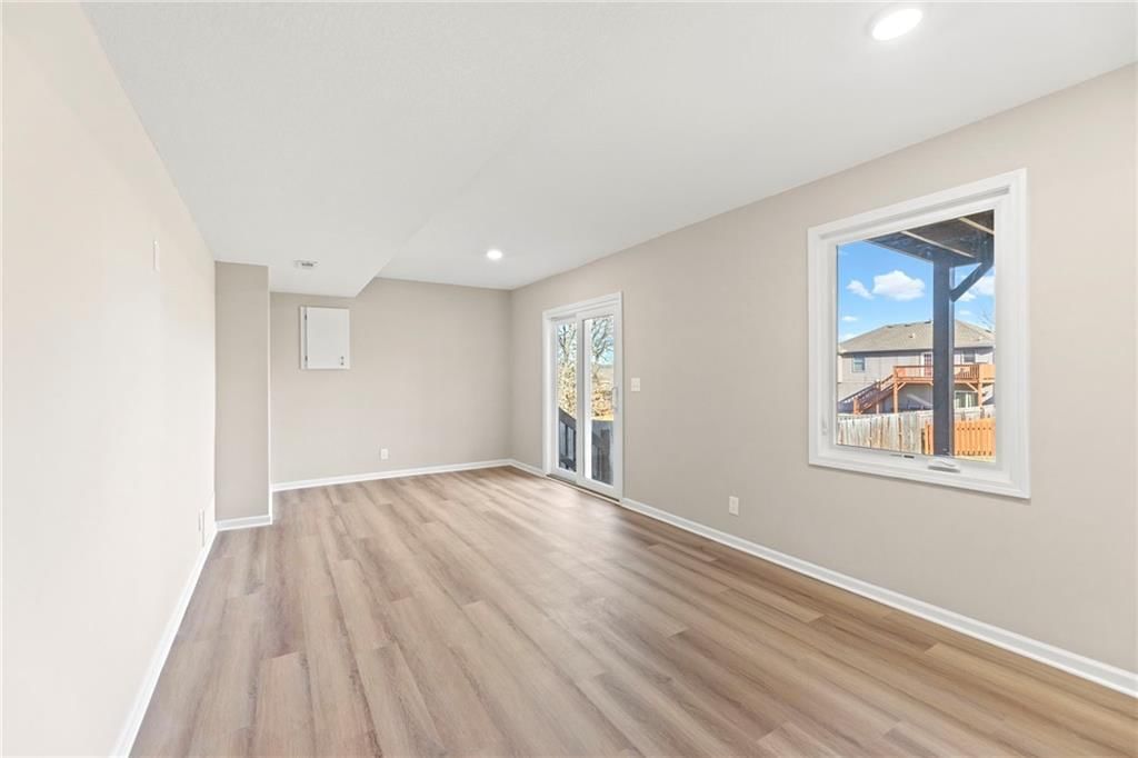8615 N Wayland Avenue — photo 24