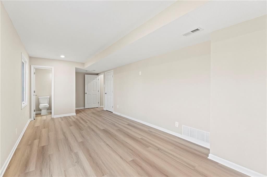 8615 N Wayland Avenue — photo 25