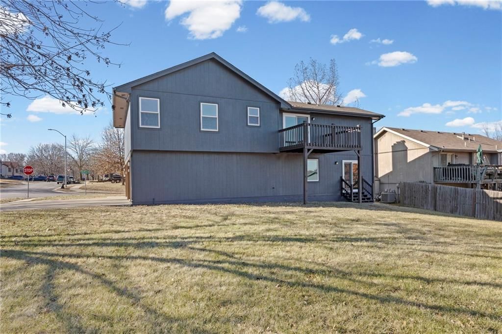 8615 N Wayland Avenue — photo 32
