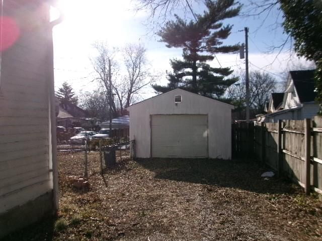 407 W 10th Street — photo 2