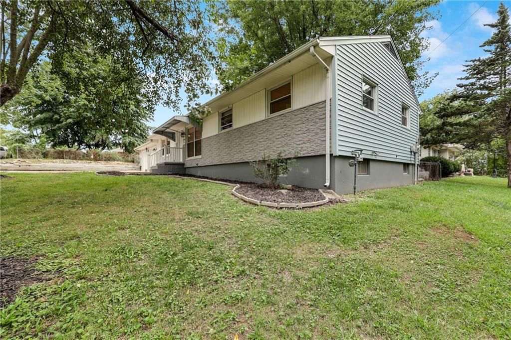 2700 Englewood Terrace — photo 3
