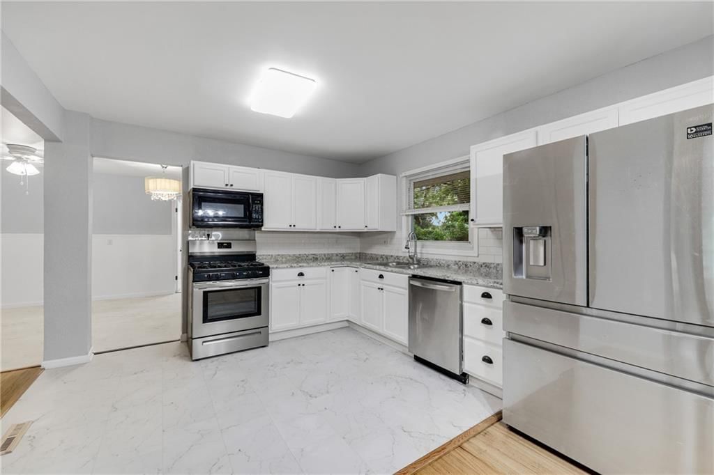 2700 Englewood Terrace — photo 11