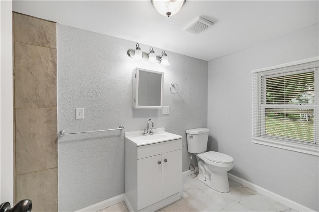 2700 Englewood Terrace — photo 13