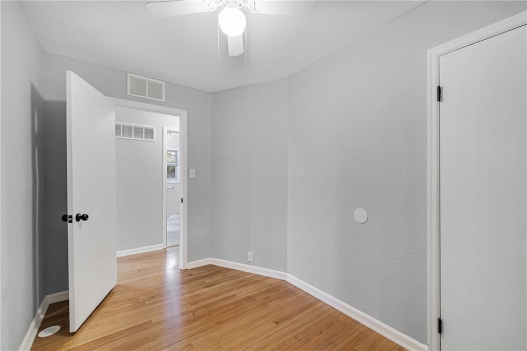 2700 Englewood Terrace — photo 17