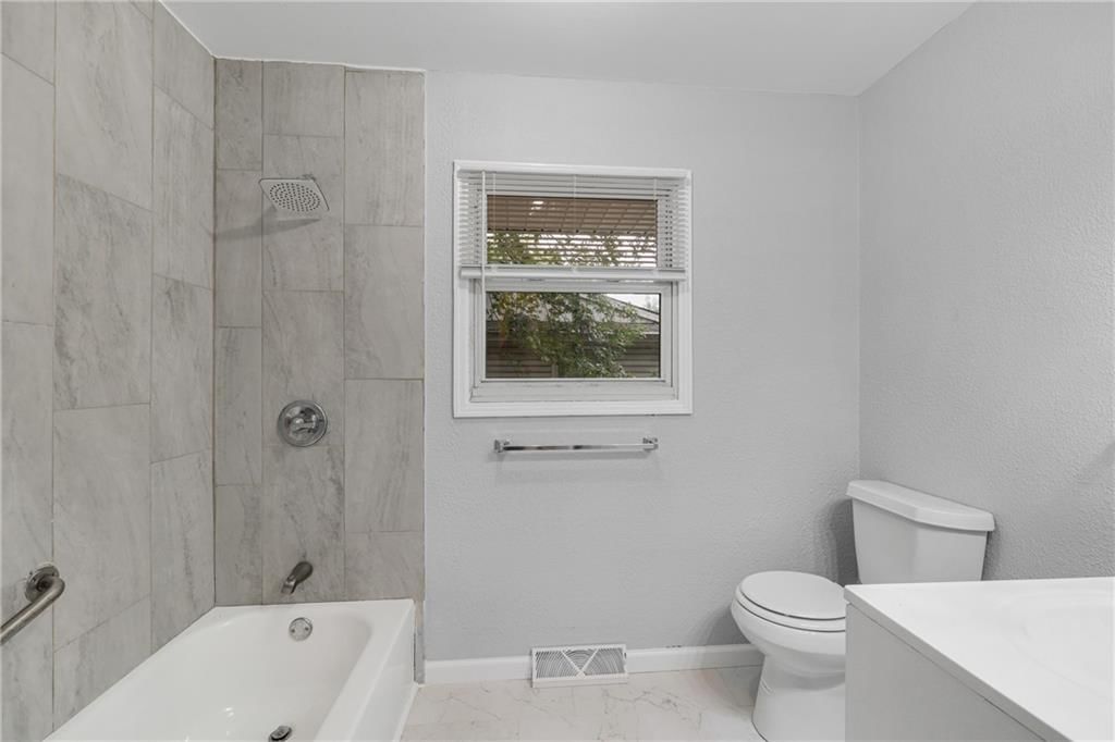 2700 Englewood Terrace — photo 24