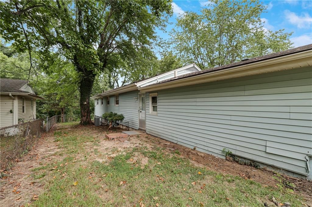 2700 Englewood Terrace — photo 31