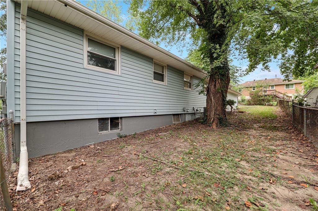 2700 Englewood Terrace — photo 32