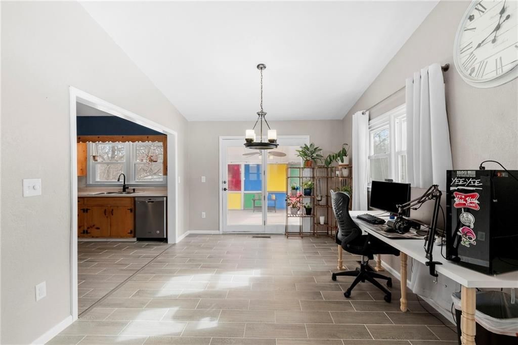 903 E Clark Street — photo 10