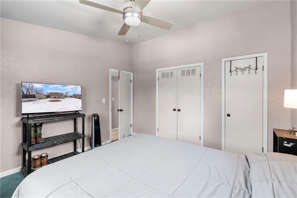 903 E Clark Street — photo 17