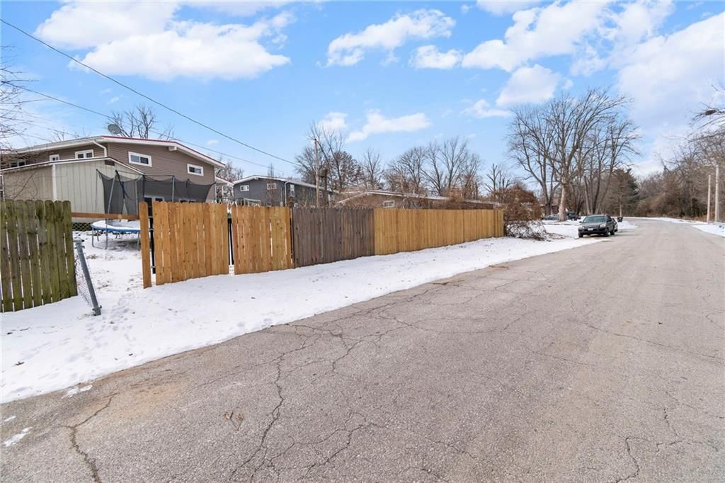 903 E Clark Street — photo 37